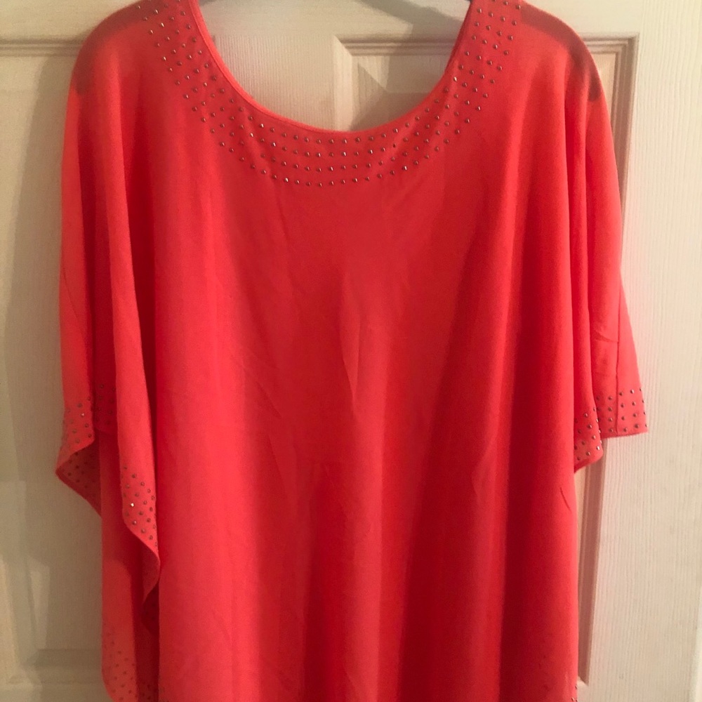 Cute top! - Picture 2 of 4